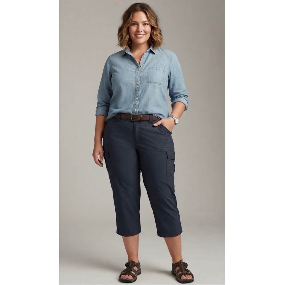 Duluth Trading Women’s Plus Dry on the Fly Cropped Cargo Ink Blue Gorpcore 24W